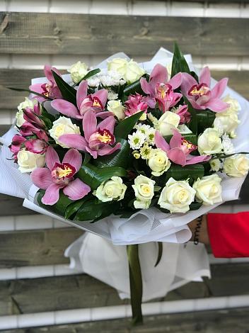 Букет цветов из: Розы и Хризантемы в Горные Ключи