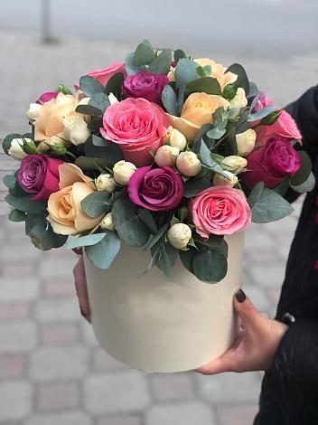 Цветочная композиция из Розы в шляпной коробке в Горные Ключи