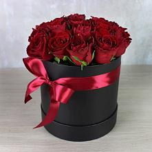 Цветочная композиция из Розы в шляпной коробке в Горные Ключи